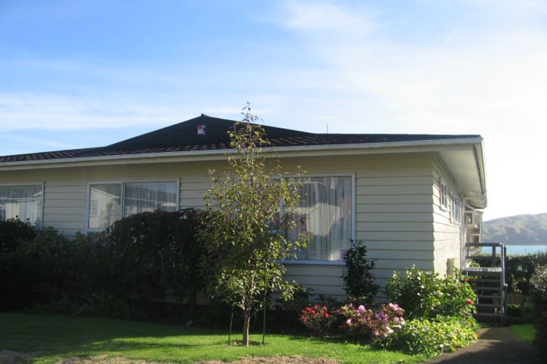 Photo of property in 2 Luff Place, Whitby, Porirua, 5024