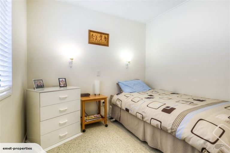 Photo of property in 16 Lannie Place, Greenmeadows, Napier, 4112