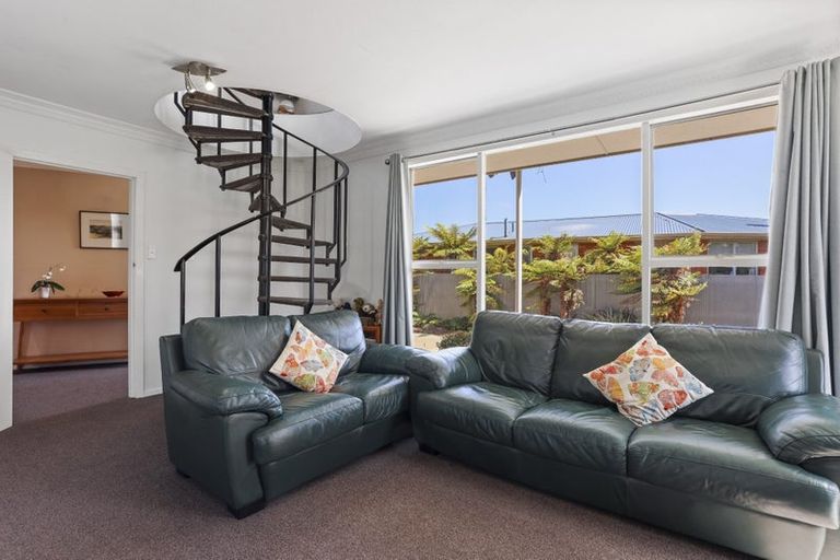 Photo of property in 6 Birdling Place, Halswell, Christchurch, 8025