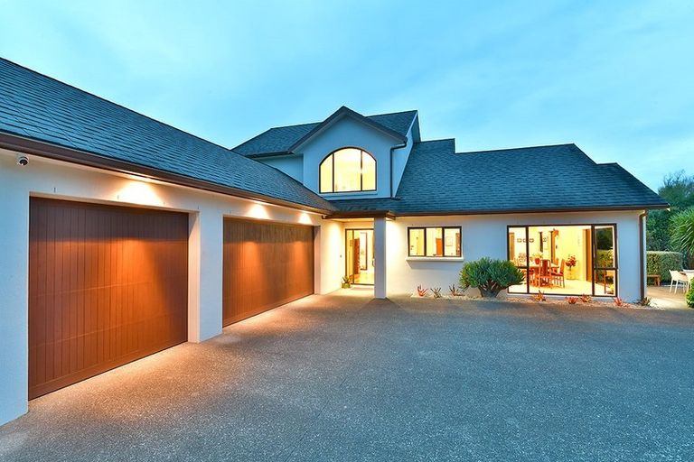 Photo of property in 15 Koraha Road, Kumeu, 0892