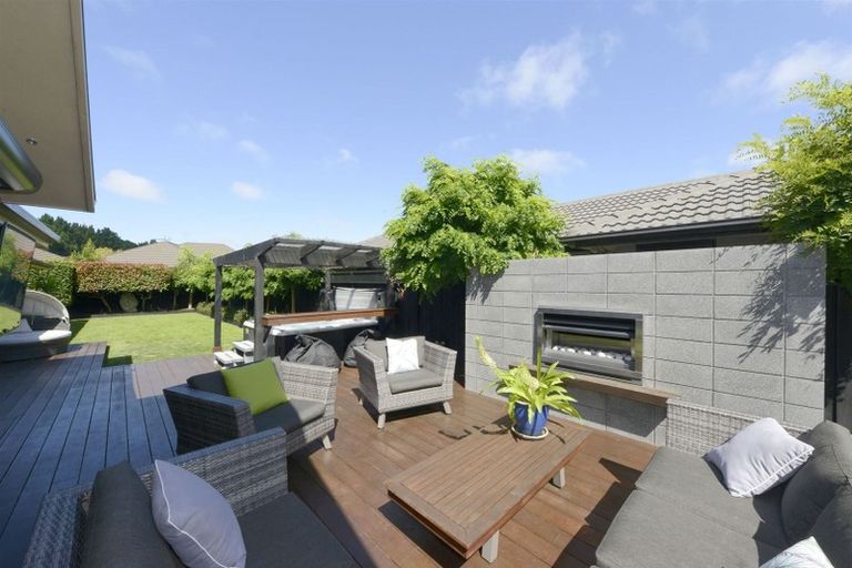 Photo of property in 43 Putake Drive, Parklands, Christchurch, 8083