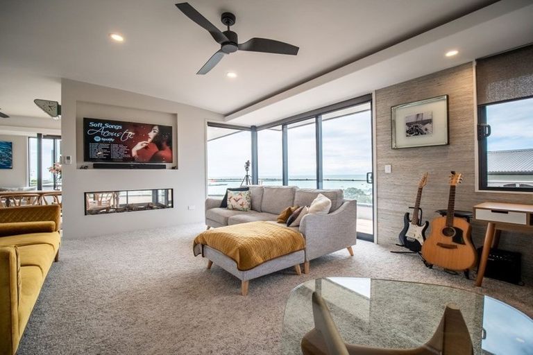 Photo of property in 1 Mission Street, Moturoa, New Plymouth, 4310