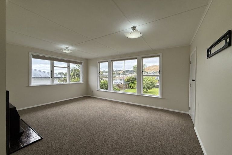 Photo of property in 15 Natone Street, Waitangirua, Porirua, 5024
