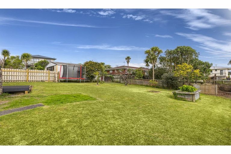 Photo of property in 12 Patts Avenue, Glendene, Auckland, 0602