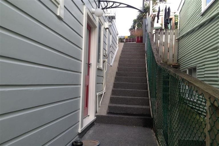 Photo of property in 36 Edinburgh Terrace, Berhampore, Wellington, 6023