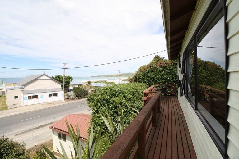 Photo of property in 2 Moana Street, Kaka Point, 9271