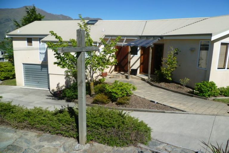 Photo of property in 9 Mulberry Lane, Wanaka, 9305