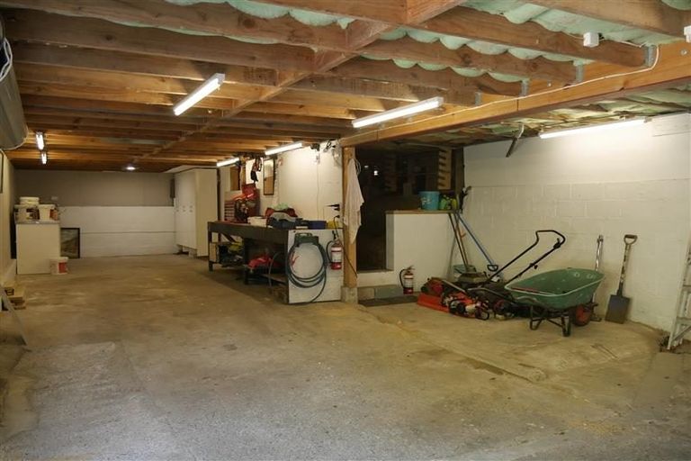 Photo of property in 28 Memorial Drive, Parahaki, Whangarei, 0112