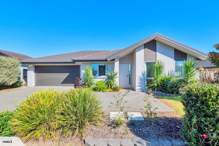 Photo of property in 220 Harbourside Drive, Karaka, Papakura, 2113