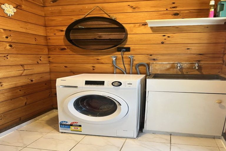 Photo of property in 41 Riversdale Drive, Merrilands, New Plymouth, 4312