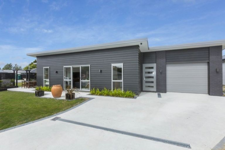 Photo of property in 3 Passchendaele Grove, Trentham, Upper Hutt, 5018