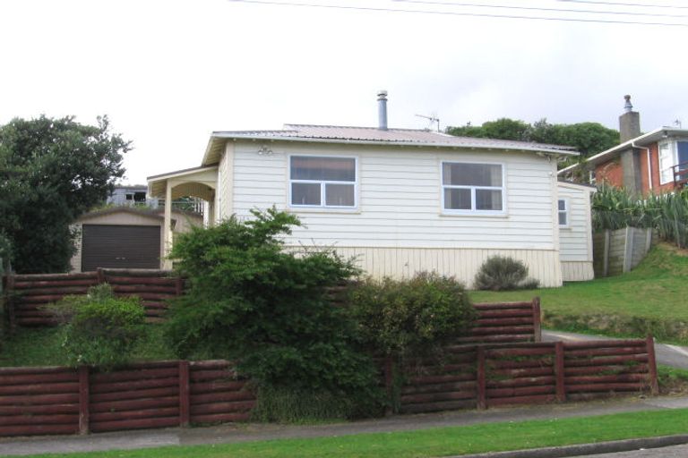 Photo of property in 13 Derby Place, Cannons Creek, Porirua, 5024