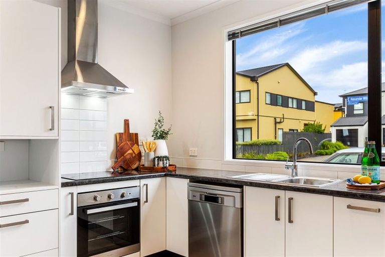 Photo of property in 10 Frank Gill Road, Hobsonville, Auckland, 0616