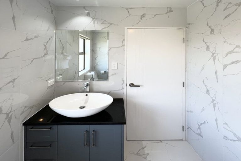 Photo of property in 6b St Catherine Crescent, West Harbour, Auckland, 0618