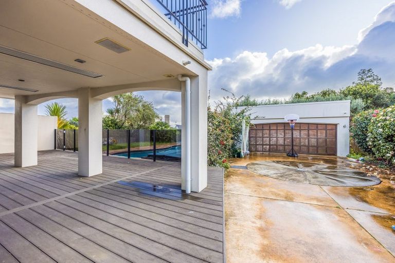 Photo of property in 1420 Whangaparaoa Road, Army Bay, Whangaparaoa, 0930