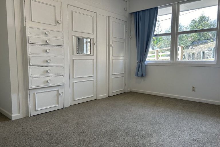 Photo of property in 392 Glenfield Road, Glenfield, Auckland, 0629