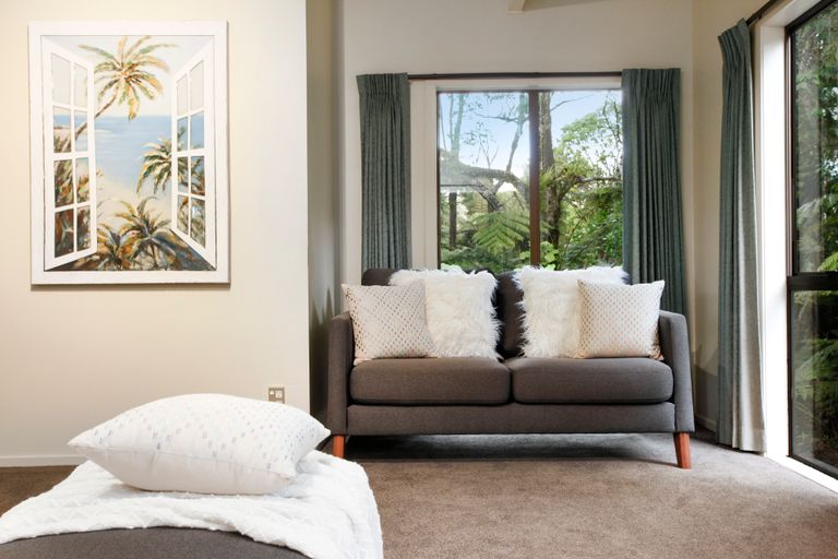 Photo of property in 24 Atarua Gardens, Waiatarua, Auckland, 0604