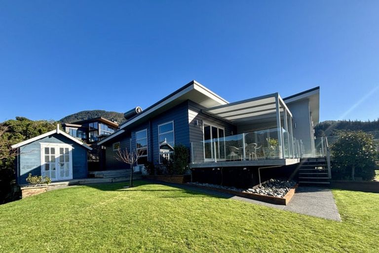 Photo of property in 33 Harbour View Heights, Picton, 7220