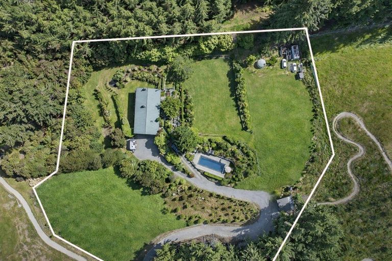 Photo of property in 52 Kirimoko Crescent, Wanaka, 9305