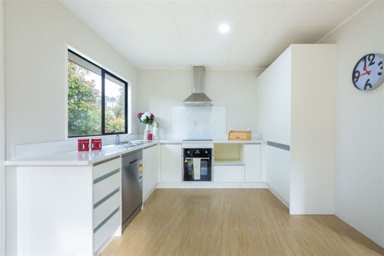 Photo of property in 12 Wren Place, Unsworth Heights, Auckland, 0632