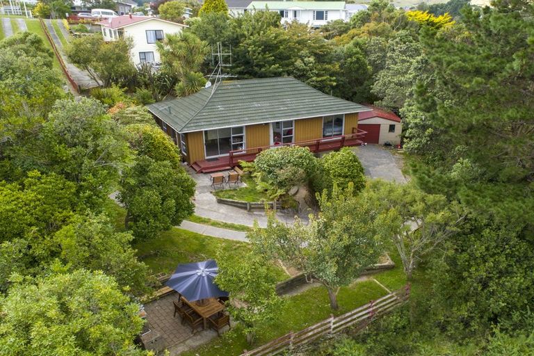 Photo of property in 18 Toporoa View, Ascot Park, Porirua, 5024