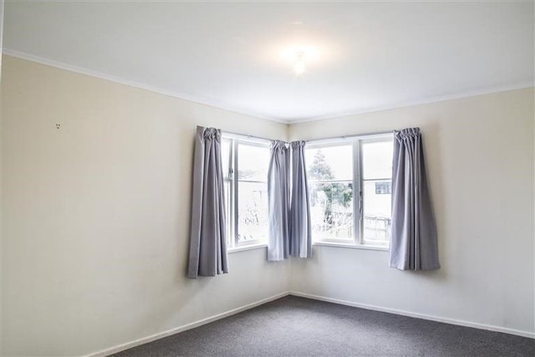 Photo of property in 3 Longburn Road, Henderson, Auckland, 0610