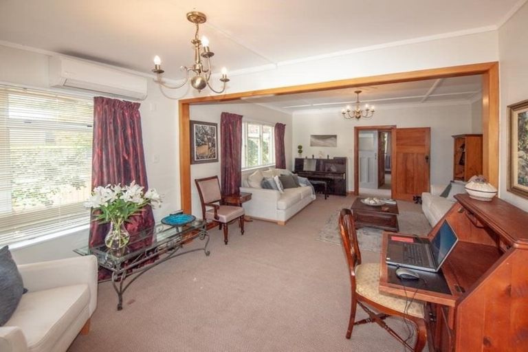 Photo of property in 271 Middleton Road, Glenside, Wellington, 6037