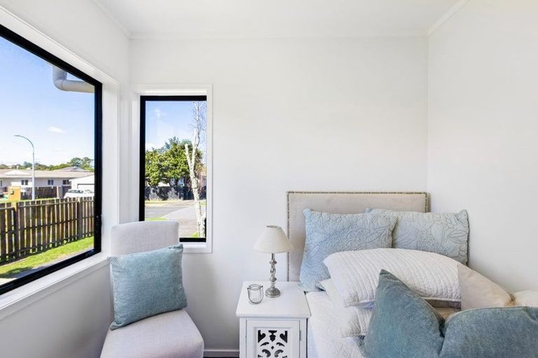 Photo of property in 45 Darren Crescent, Half Moon Bay, Auckland, 2012