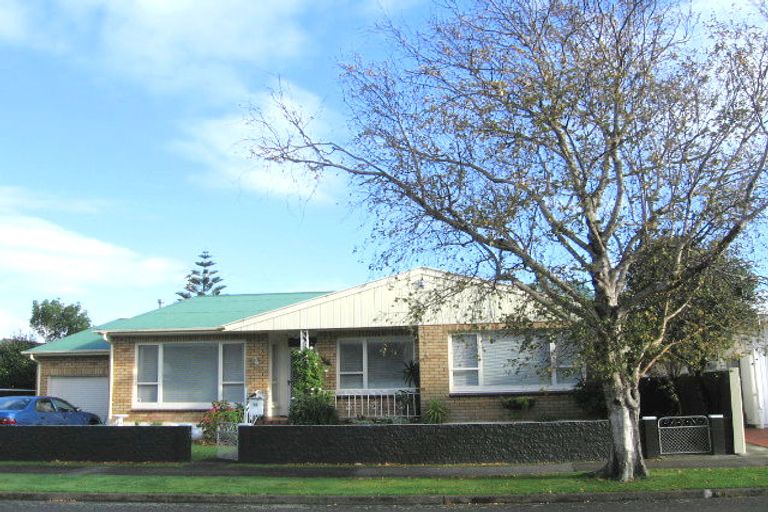 Photo of property in 12 Airdrie Avenue, Epuni, Lower Hutt, 5011