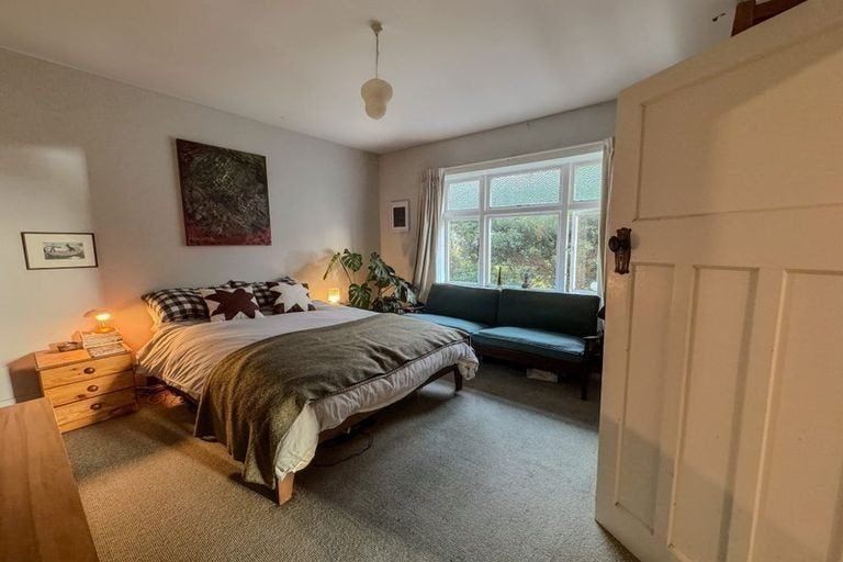 Photo of property in 1 Hungerford Road, Lyall Bay, Wellington, 6022