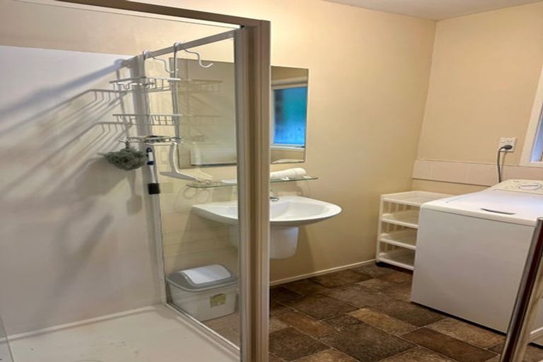 Photo of property in 1/88 Lake Road, Northcote, Auckland, 0627