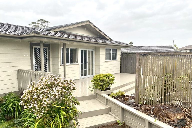 Photo of property in 10 Albemarle Place, Massey, Auckland, 0614