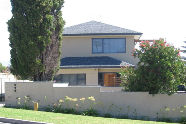 Photo of property in 2a Braemar Road, Rothesay Bay, Auckland, 0630