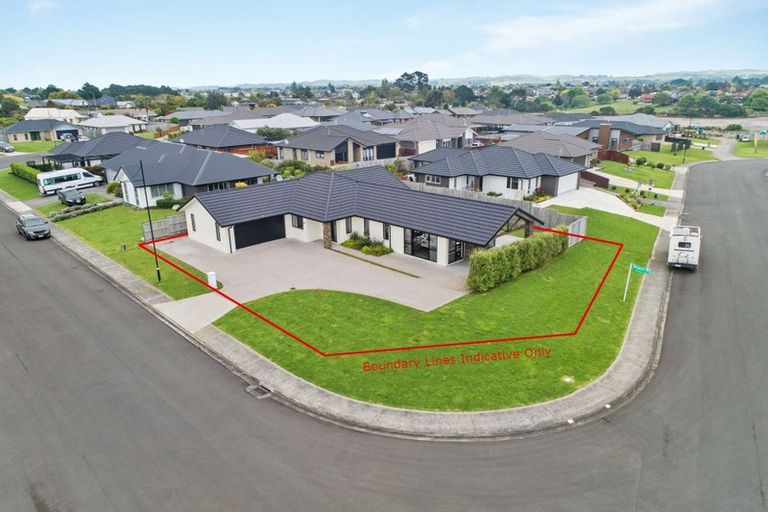 Photo of property in 2 Glennron Lane, Waiuku, 2123