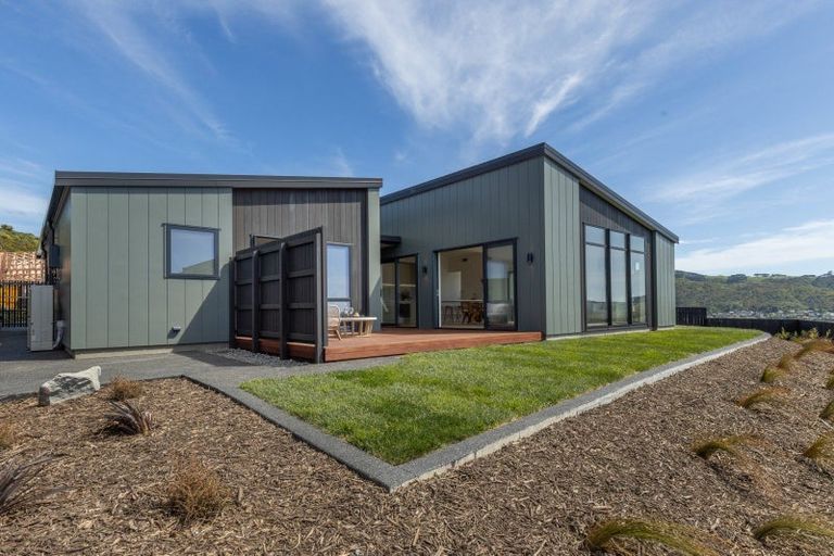 Photo of property in 6 Okupe Grove, Aotea, Porirua, 5024