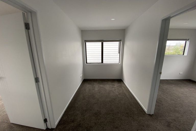Photo of property in 1 Nagra Lane, Papakura, 2110