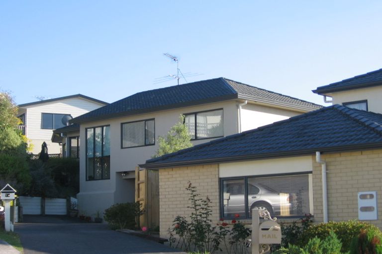 Photo of property in 2/7 Mossop Rise, Glenfield, Auckland, 0629
