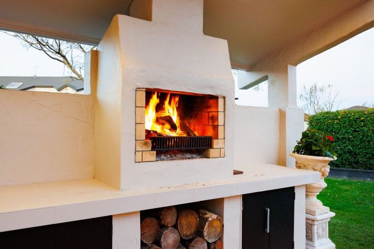 Photo of property in 2 Balmoral Drive, Terrace End, Palmerston North, 4410