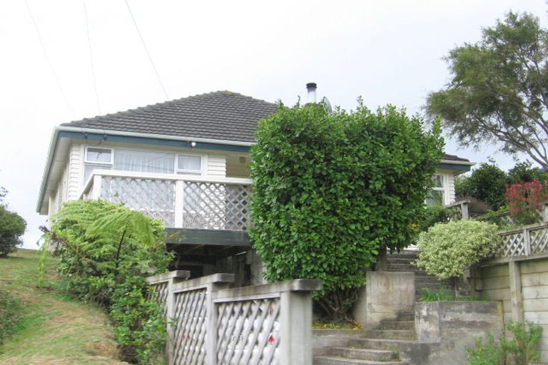 Photo of property in 8 Raroa Terrace, Tawa, Wellington, 5028