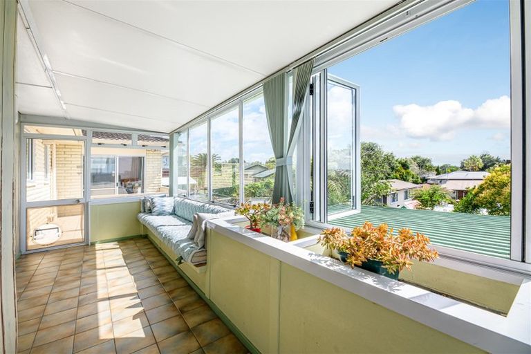 Photo of property in 35 Spence Road, Henderson, Auckland, 0612