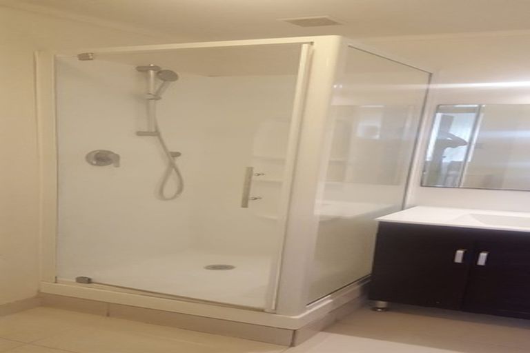 Photo of property in 1/167 Mokoia Road, Birkenhead, Auckland, 0626