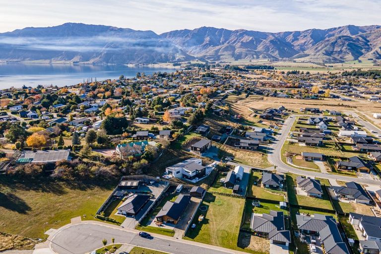 Photo of property in 12 Magpie Place, Lake Hawea, 9382