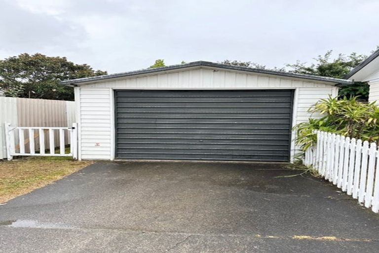 Photo of property in 1/6 Penion Drive, Flat Bush, Auckland, 2023