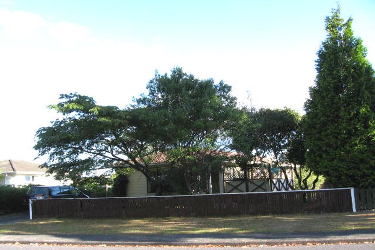 Photo of property in 60 Lantana Road, Green Bay, Auckland, 0604