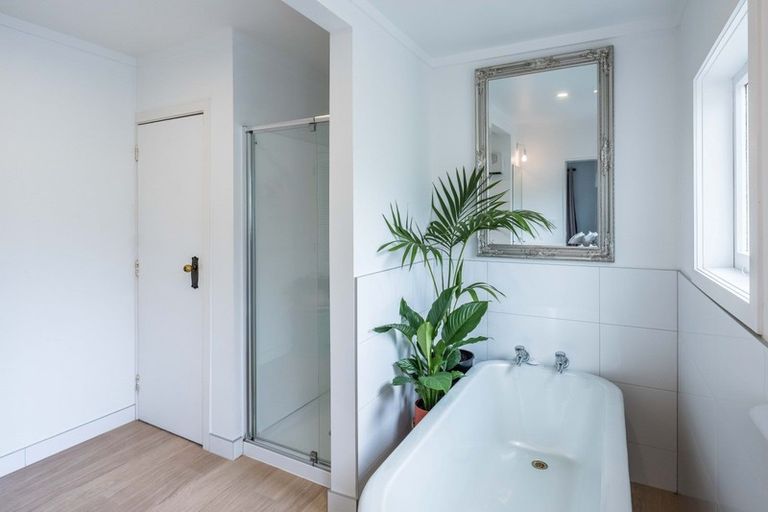 Photo of property in 53 Tiromoana Road, Raumati South, Paraparaumu, 5032