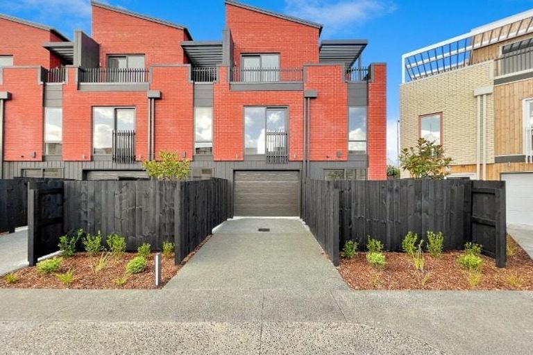 Photo of property in 1/2 Marlborough Crescent, Hobsonville, Auckland, 0616