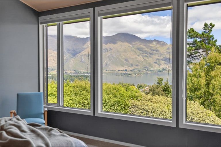 Photo of property in 52 Kirimoko Crescent, Wanaka, 9305