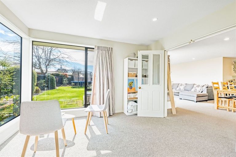 Photo of property in 3 Brockhall Lane, Avonhead, Christchurch, 8042