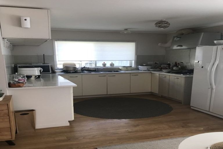 Photo of property in 66a Parrs Cross Road, Henderson, Auckland, 0612