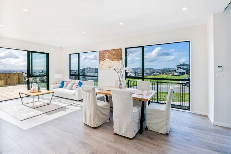 Photo of property in 1 Aklander Rise, Flat Bush, Auckland, 2019